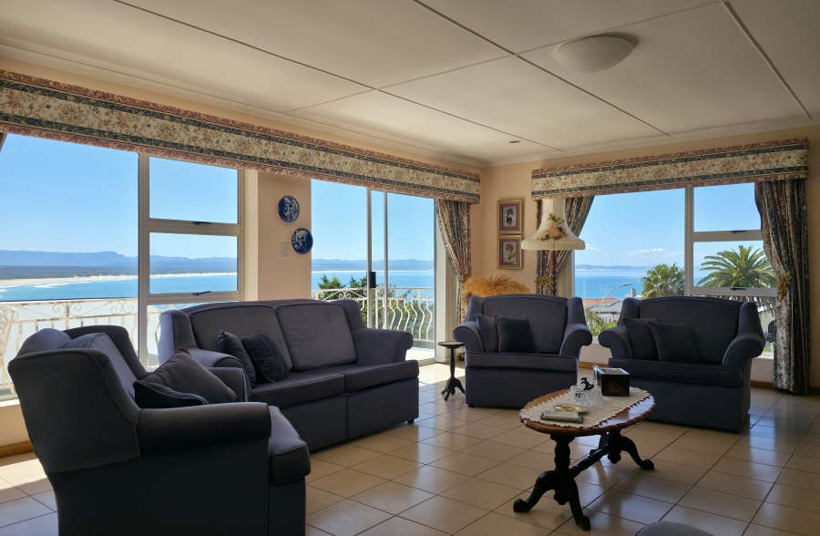 6 Bedroom Property for Sale in Wavecrest Eastern Cape